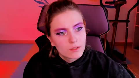 Snapshot of lolaasmus chatting on December 15, 2024, 8:19 am I consider myself the god Loki but life just calls me LOL online show from December 15, 2024, 8:19 am