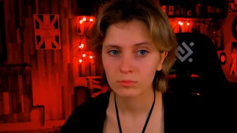 Snapshot of lolaasmus chatting on December 17, 2024, 5:40 am I consider myself the god Loki but life just calls me LOL online show from December 17, 2024, 5:40 am