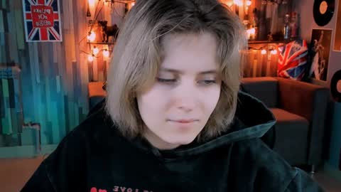 Snapshot of lolaasmus chatting on December 18, 2024, 5:15 am I consider myself the god Loki but life just calls me LOL online show from December 18, 2024, 5:15 am