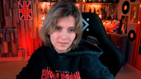 Snapshot of lolaasmus chatting on December 18, 2024, 8:53 am I consider myself the god Loki but life just calls me LOL online show from December 18, 2024, 8:53 am