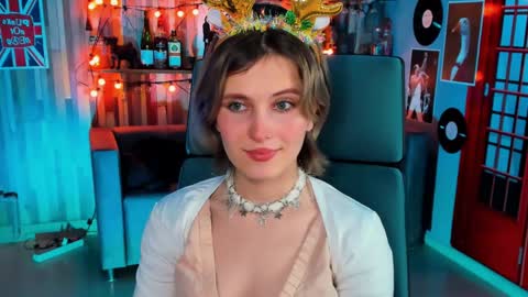 Snapshot of lolaasmus chatting on December 20, 2024, 8:28 am I consider myself the god Loki but life just calls me LOL online show from December 20, 2024, 8:28 am