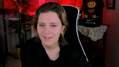 Snapshot of lolaasmus chatting on December 21, 2024, 8:18 am I consider myself the god Loki but life just calls me LOL online show from December 21, 2024, 8:18 am