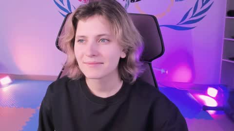 Snapshot of lolaasmus chatting on December 24, 2024, 8:11 am I consider myself the god Loki but life just calls me LOL online show from December 24, 2024, 8:11 am