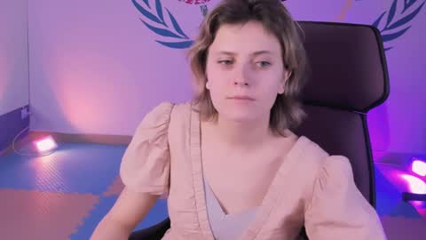 Snapshot of lolaasmus chatting on December 24, 2024, 11:17 am I consider myself the god Loki but life just calls me LOL online show from December 24, 2024, 11:17 am