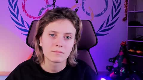 Snapshot of lolaasmus chatting on December 28, 2024, 8:05 am I consider myself the god Loki but life just calls me LOL online show from December 28, 2024, 8:05 am