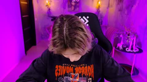 Snapshot of lolaasmus chatting on January 3, 2025, 5:06 am I consider myself the god Loki but life just calls me LOL online show from January 3, 2025, 5:06 am