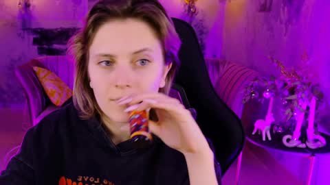 Snapshot of lolaasmus chatting on January 3, 2025, 8:10 am I consider myself the god Loki but life just calls me LOL online show from January 3, 2025, 8:10 am