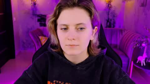 Snapshot of lolaasmus chatting on January 3, 2025, 2:19 pm I consider myself the god Loki but life just calls me LOL online show from January 3, 2025, 2:19 pm