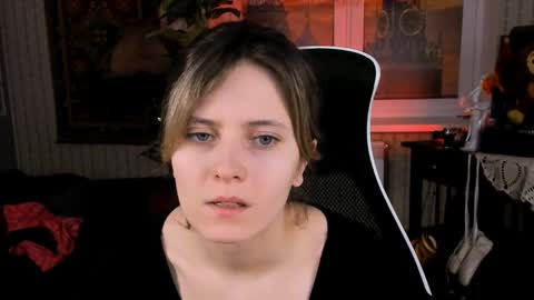 Snapshot of lolaasmus chatting on January 10, 2025, 5:15 am I consider myself the god Loki but life just calls me LOL online show from January 10, 2025, 5:15 am