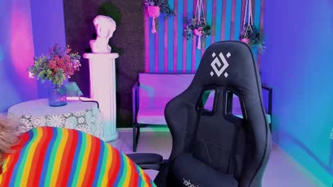 Snapshot of lolaasmus chatting on January 18, 2025, 5:10 am I consider myself the god Loki but life just calls me LOL online show from January 18, 2025, 5:10 am