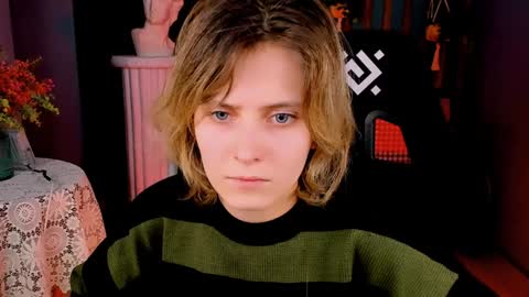 Snapshot of lolaasmus chatting on January 30, 2025, 9:25 am I consider myself the god Loki but life just calls me LOL online show from January 30, 2025, 9:25 am