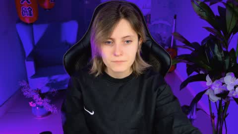 Snapshot of lolaasmus chatting on February 4, 2025, 5:10 am I consider myself the god Loki but life just calls me LOL online show from February 4, 2025, 5:10 am