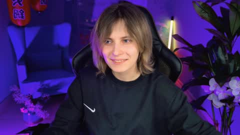 Snapshot of lolaasmus chatting on February 4, 2025, 11:16 am I consider myself the god Loki but life just calls me LOL online show from February 4, 2025, 11:16 am