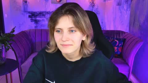 Snapshot of lolaasmus chatting on February 5, 2025, 1:11 pm I consider myself the god Loki but life just calls me LOL online show from February 5, 2025, 1:11 pm