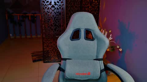 Snapshot of lolaasmus chatting on February 6, 2025, 4:14 pm I consider myself the god Loki but life just calls me LOL online show from February 6, 2025, 4:14 pm