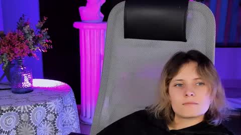 Snapshot of lolaasmus chatting on February 12, 2025, 10:56 am I consider myself the god Loki but life just calls me LOL online show from February 12, 2025, 10:56 am