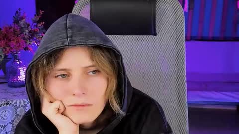 Snapshot of lolaasmus chatting on February 12, 2025, 1:59 pm I consider myself the god Loki but life just calls me LOL online show from February 12, 2025, 1:59 pm