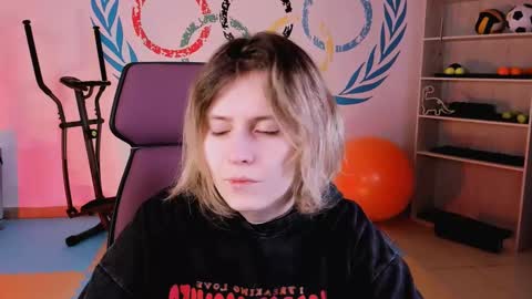 Snapshot of lolaasmus chatting on February 13, 2025, 5:05 am I consider myself the god Loki but life just calls me LOL online show from February 13, 2025, 5:05 am