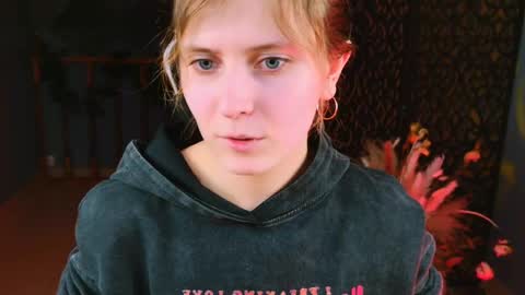 Snapshot of lolaasmus chatting on February 18, 2025, 10:49 am I consider myself the god Loki but life just calls me LOL online show from February 18, 2025, 10:49 am