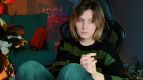 Snapshot of lolaasmus chatting on February 21, 2025, 1:22 pm I consider myself the god Loki but life just calls me LOL online show from February 21, 2025, 1:22 pm