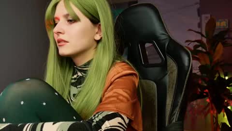 Snapshot of lolaasmus chatting on February 22, 2025, 5:57 pm I consider myself the god Loki but life just calls me LOL online show from February 22, 2025, 5:57 pm