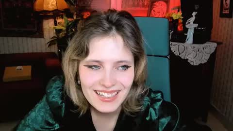 Snapshot of lolaasmus chatting on February 26, 2025, 1:41 pm I consider myself the god Loki but life just calls me LOL online show from February 26, 2025, 1:41 pm