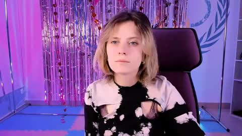 Snapshot of lolaasmus chatting on February 27, 2025, 5:13 am I consider myself the god Loki but life just calls me LOL online show from February 27, 2025, 5:13 am