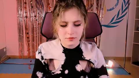 Snapshot of lolaasmus chatting on February 27, 2025, 8:17 am I consider myself the god Loki but life just calls me LOL online show from February 27, 2025, 8:17 am