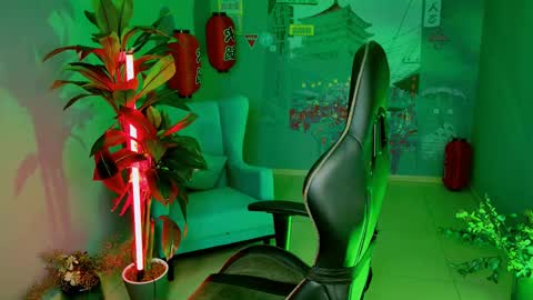 Snapshot of lolaasmus chatting on March 11, 2025, 5:05 am I consider myself the god Loki but life just calls me LOL online show from March 11, 2025, 5:05 am