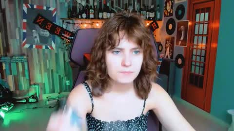 Snapshot of lolaasmus chatting on October 29, 2025, 8:38 am I consider myself the god Loki but life just calls me LOL online show from October 29, 2025, 8:38 am