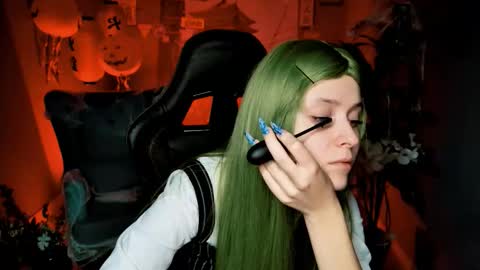 Snapshot of lolaasmus chatting on October 30, 2025, 8:16 am I consider myself the god Loki but life just calls me LOL online show from October 30, 2025, 8:16 am