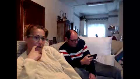 Snapshot of lolahueso chatting on February 2, 2025, 5:04 pm LOLA HUESO y ERIC online show from February 2, 2025, 5:04 pm