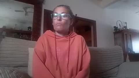 Snapshot of lolahueso chatting on February 7, 2025, 3:41 pm LOLA HUESO y ERIC online show from February 7, 2025, 3:41 pm