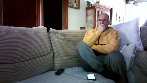 Snapshot of lolahueso chatting on February 16, 2025, 4:21 pm LOLA HUESO y ERIC online show from February 16, 2025, 4:21 pm