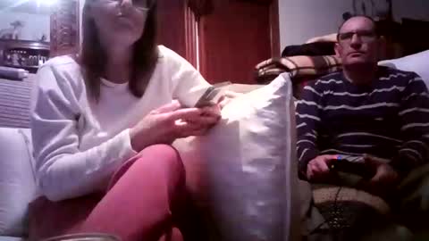 Snapshot of lolahueso chatting on February 18, 2025, 7:52 pm LOLA HUESO y ERIC online show from February 18, 2025, 7:52 pm