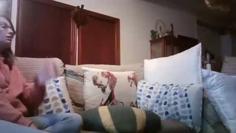 Snapshot of lolahueso chatting on February 27, 2025, 5:26 pm LOLA HUESO y ERIC online show from February 27, 2025, 5:26 pm