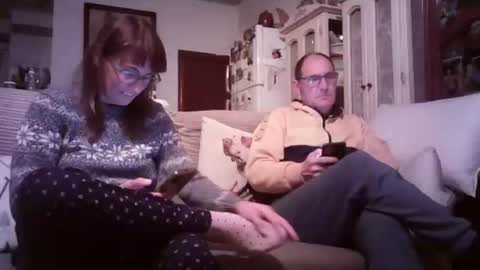 Snapshot of lolahueso chatting on March 4, 2025, 7:43 pm LOLA HUESO y ERIC online show from March 4, 2025, 7:43 pm