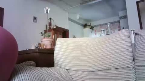 Snapshot of lolahueso chatting on October 7, 2025, 8:22 am LOLA HUESO y ERIC online show from October 7, 2025, 8:22 am