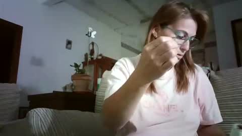 Snapshot of lolahueso chatting on October 11, 2025, 8:24 am LOLA HUESO y ERIC online show from October 11, 2025, 8:24 am