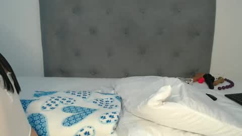 Lola online show from February 14, 2025, 9:53 pm