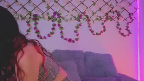  Lola  online show from November 19, 2025, 9:48 pm