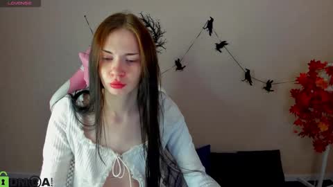 Lola online show from November 8, 2025, 9:20 am