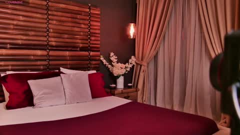 Lola online show from December 1, 2025, 7:41 pm