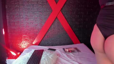 Lola online show from November 17, 2025, 11:49 am