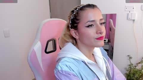 Lolly  online show from January 4, 2025, 2:35 am