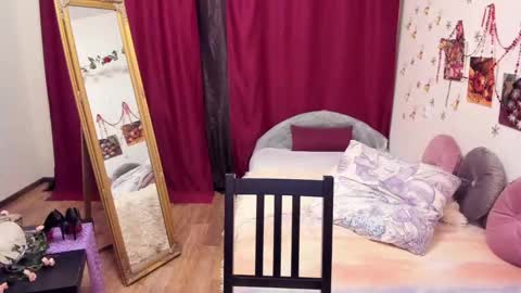Snapshot of lolomercier chatting on January 26, 2025, 8:34 pm LoloMercier online show from January 26, 2025, 8:34 pm