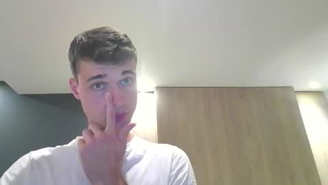 Snapshot of london_tomy chatting on September 21, 2025, 1:40 am london_tomy online show from September 21, 2025, 1:40 am