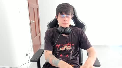 Snapshot of lonelyhotboy0 chatting on September 22, 2025, 3:03 pm Kevin online show from September 22, 2025, 3:03 pm