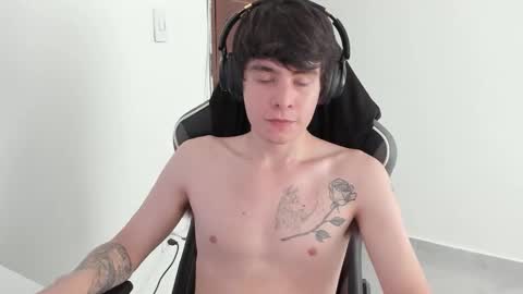 Snapshot of lonelyhotboy0 chatting on October 10, 2025, 2:49 pm Kevin online show from October 10, 2025, 2:49 pm