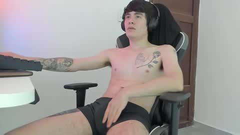 Snapshot of lonelyhotboy0 chatting on October 14, 2025, 3:46 pm Kevin online show from October 14, 2025, 3:46 pm